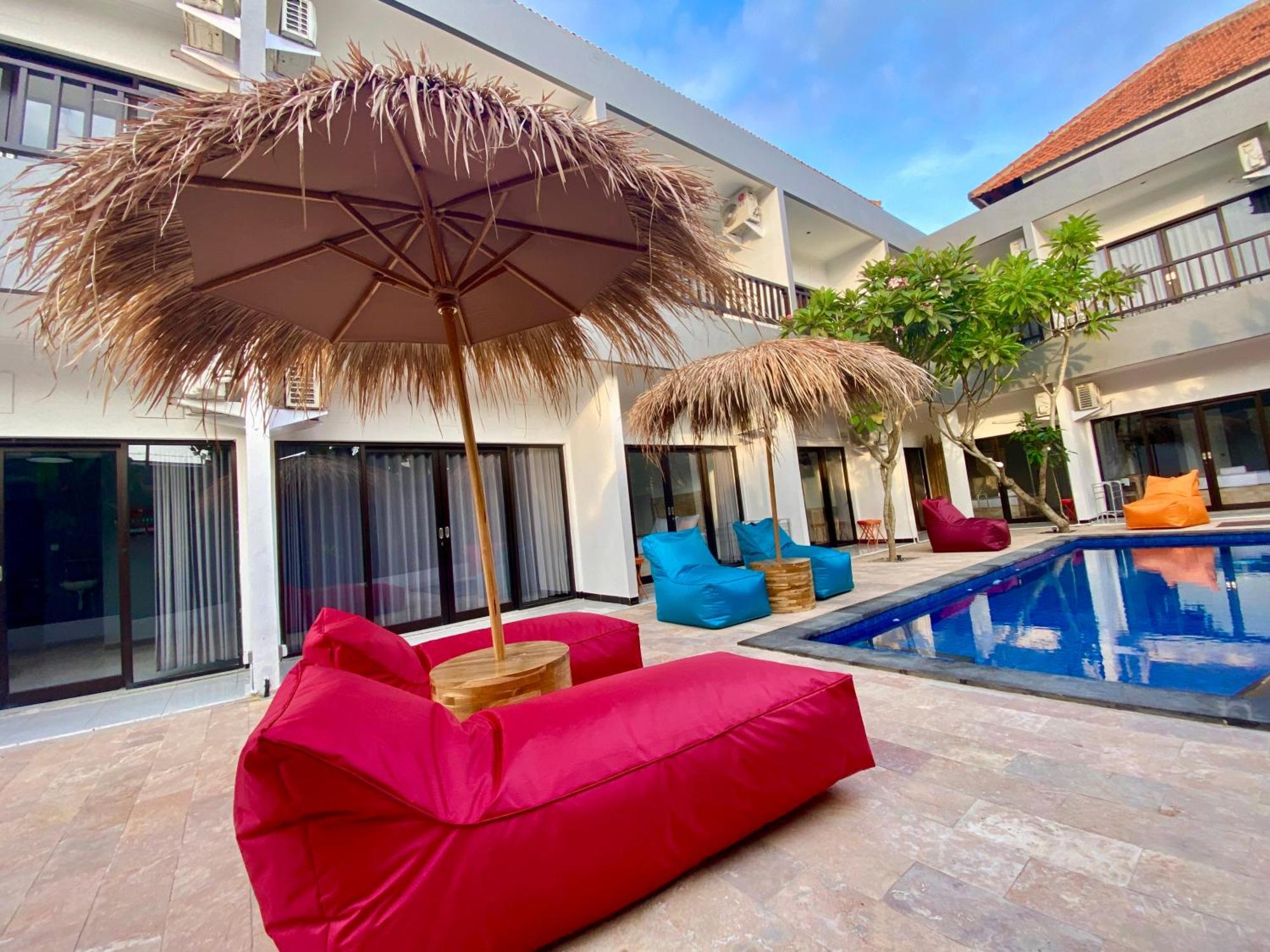 Summer Of Surf Hostel Uluwatu Унгасан Экстерьер фото