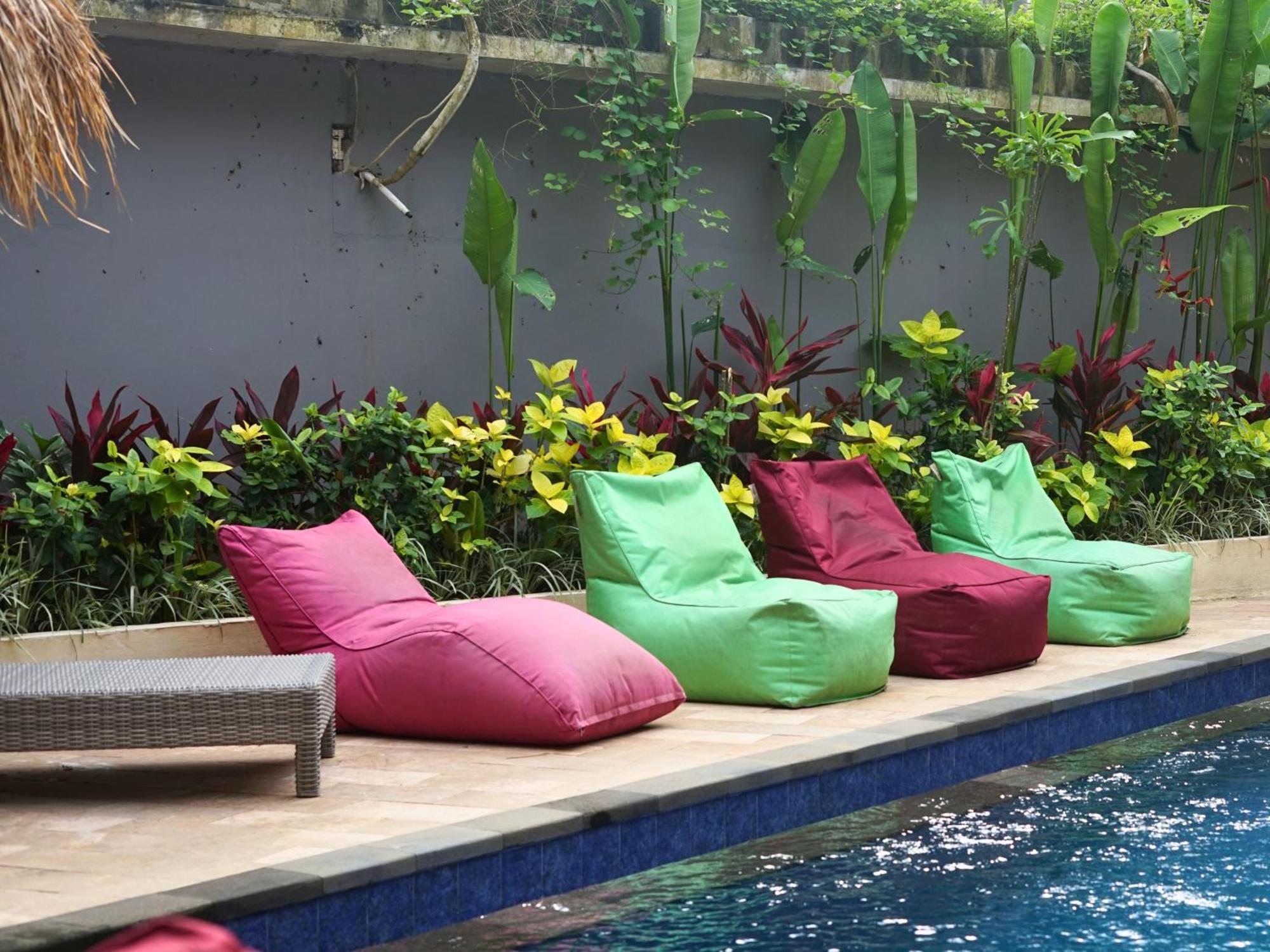 Summer Of Surf Hostel Uluwatu Унгасан Экстерьер фото