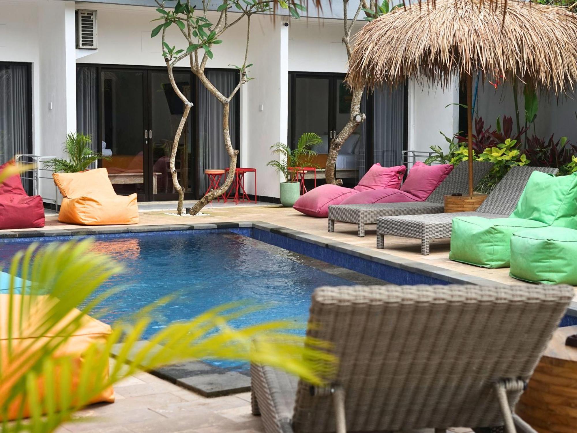 Summer Of Surf Hostel Uluwatu Унгасан Экстерьер фото